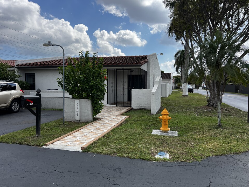 9466 SW 6th Terrace, Unit 07737 in Miami, FL - Foto de edificio