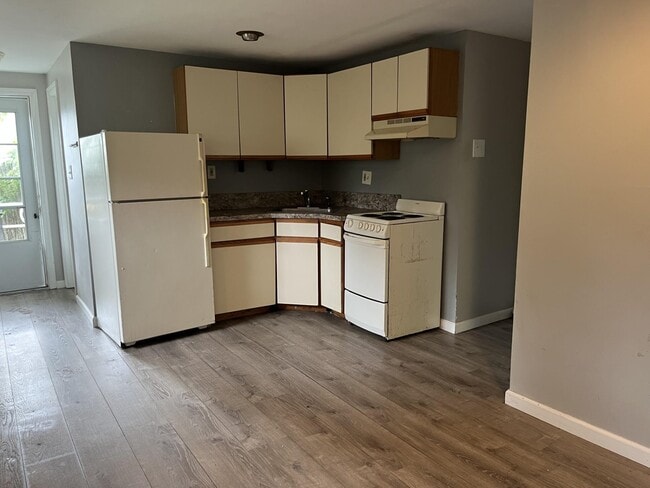 212 Bellerose Ave in East Northport, NY - Building Photo - Building Photo