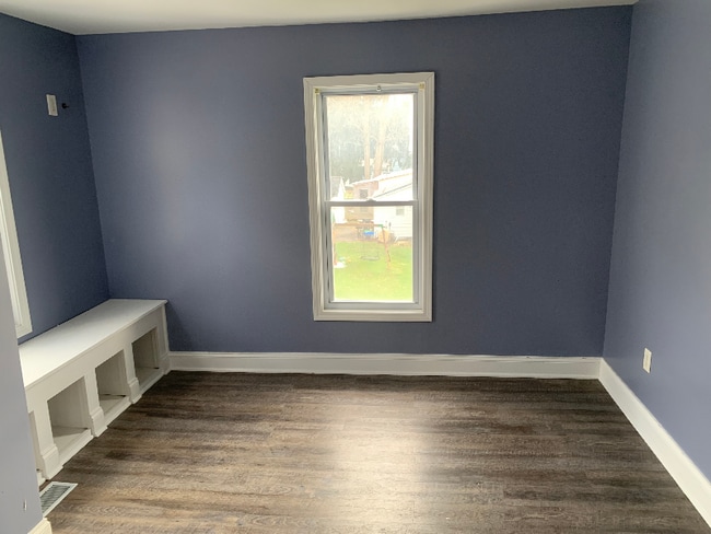 1402 E River Rd in Cortland, NY - Foto de edificio - Building Photo