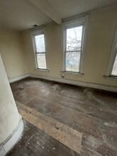 (2-unit): 1 unit (1/1), 1 unit (2/1) in Chicago, IL - Building Photo - Interior Photo