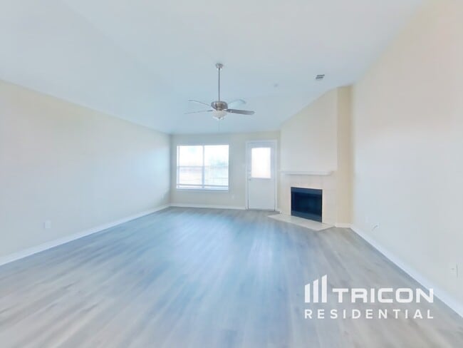 110 Santa Fe Trail in Justin, TX - Building Photo - Building Photo