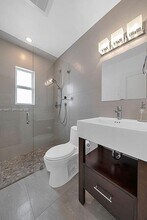 5850 SW 47th St in Miami, FL - Building Photo - Building Photo