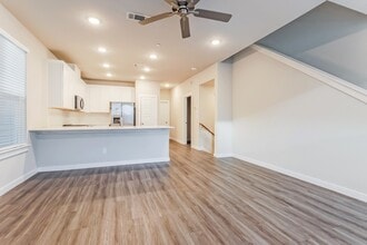 18427 Idyllic Aly in Shenandoah, TX - Foto de edificio - Building Photo