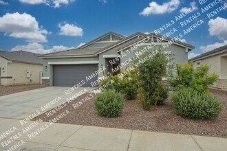 10338 W Wier Ave in Tolleson, AZ - Foto de edificio - Building Photo