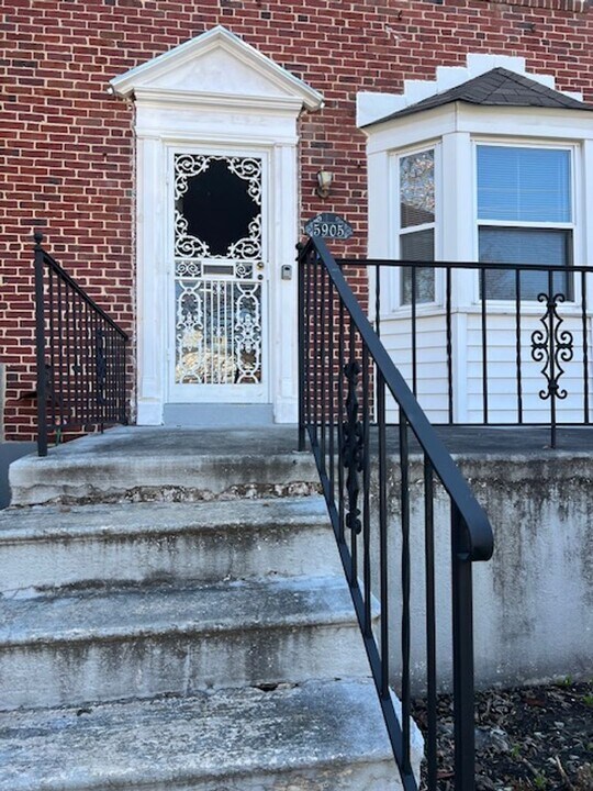 5905 The Alameda in Baltimore, MD - Building Photo