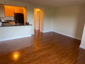 800 4th St SW, Unit S503 in Washington, DC - Foto de edificio - Building Photo