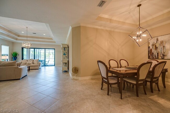 6564 Roma Way in Naples, FL - Foto de edificio - Building Photo