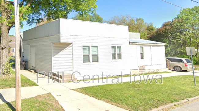 property at 1701 E Walnut St