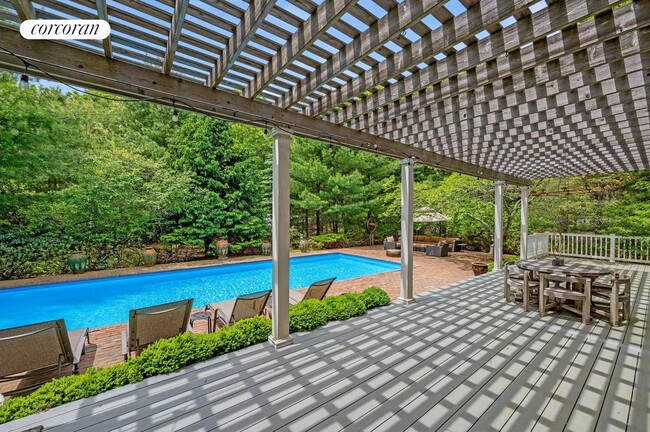 5 Van Scoys Path E in East Hampton, NY - Foto de edificio - Building Photo