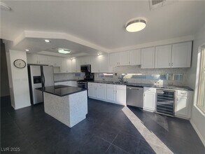 2094 Silver Breeze Ave in Las Vegas, NV - Building Photo - Building Photo