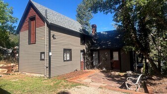 955 Osage Ave in Manitou Springs, CO - Building Photo