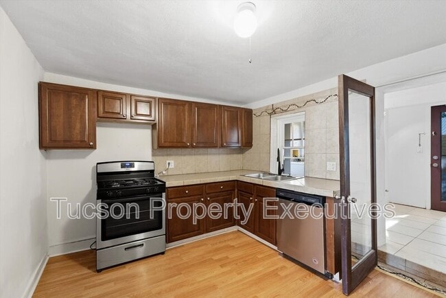 property at 837 S 8th Ave