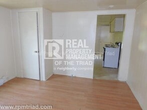 919 B Asheboro St in High Point, NC - Building Photo - Building Photo