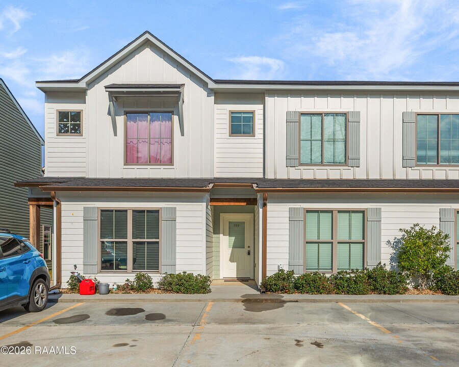 111 Oak Plns Aly in Lafayette, LA - Building Photo