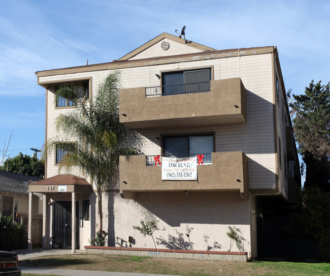 747 Olive Ave in Long Beach, CA - Foto de edificio - Building Photo