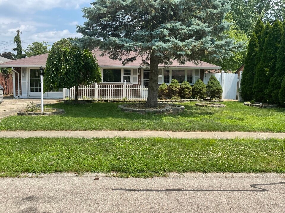 4860 Babylon St in Dayton, OH - Building Photo