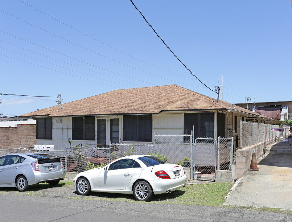 1612 Aupuni St in Honolulu, HI - Building Photo