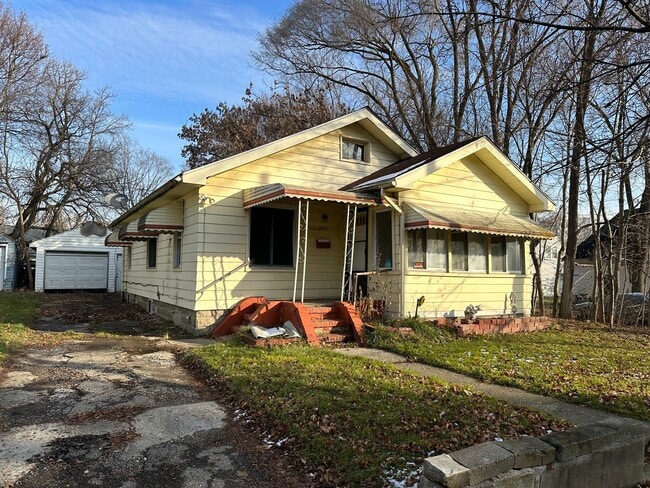 2512 Tyrone St in Flint, MI - Foto de edificio - Building Photo