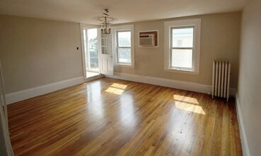 276 Main St, Unit 2 in Medford, MA - Building Photo - Building Photo