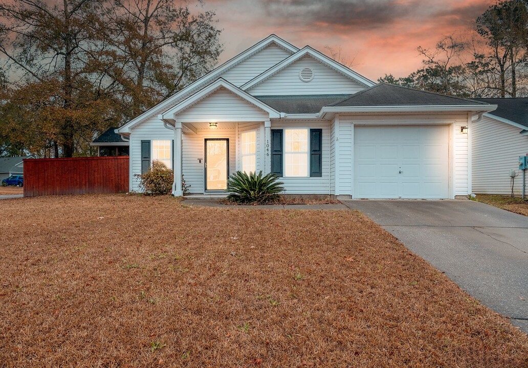 1046 Steelechase Ln in Hanahan, SC - Foto de edificio