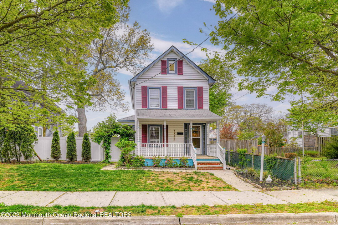 819 Dunlewy St in Asbury Park, NJ - Building Photo