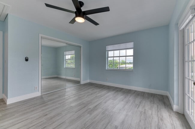 5207 N Flagler Dr in West Palm Beach, FL - Building Photo - Building Photo