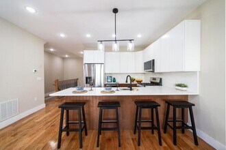 275 Pearsall Ave in Jersey City, NJ - Building Photo - Building Photo