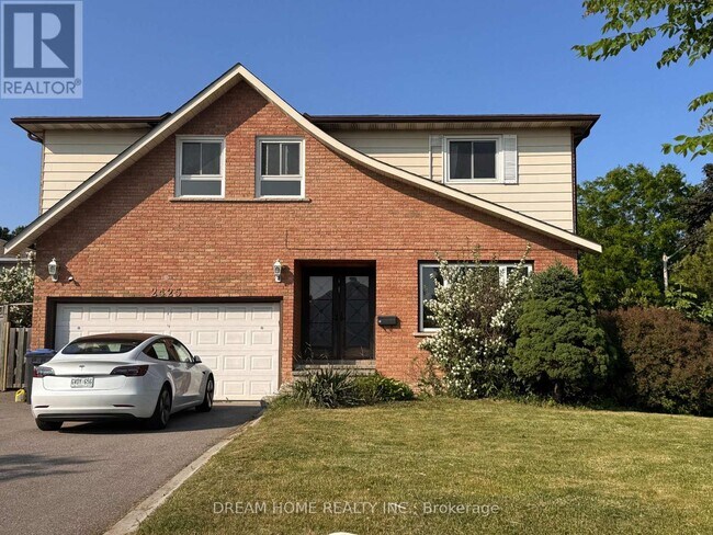 2425 Carlanne Pl in Mississauga, ON - Building Photo - Building Photo