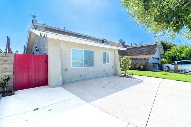 8326 Beckford Ave in Los Angeles, CA - Building Photo - Building Photo