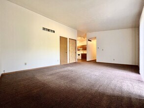 8590-8592 Wabasis Ave NE in Rockford, MI - Building Photo - Building Photo