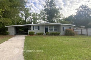 7917 Chateau Dr S in Jacksonville, FL - Building Photo