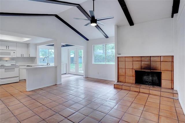 307 Lone Oak Cir in Euless, TX - Building Photo