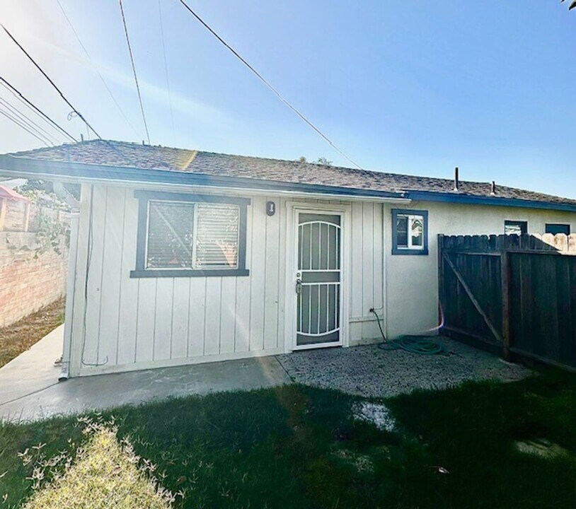 227 Lucada St in Santa Paula, CA - Building Photo