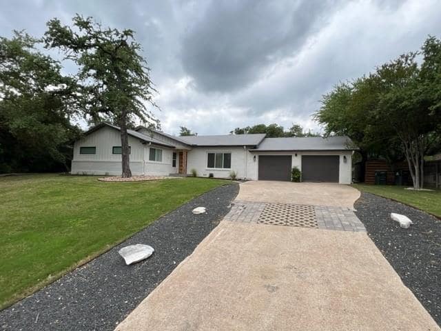 property at 100 Lake Hills Dr N