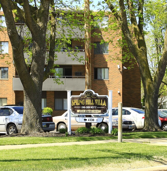 Spring Hill Villa in Cleveland, OH - Foto de edificio - Building Photo
