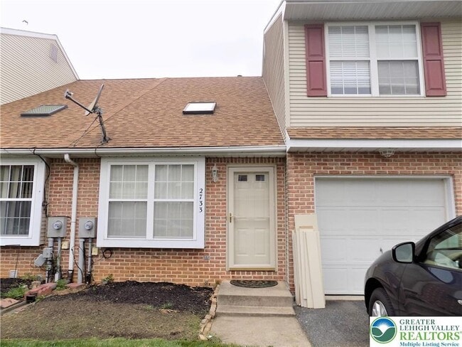 property at 2733 Victoria Ln