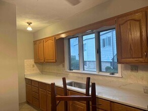 671 Fellsway, Unit #1 in Medford, MA - Foto de edificio - Building Photo