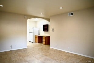 4813 CA-27 in Los Angeles, CA - Building Photo