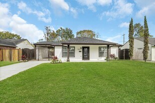 7647 Greendowns St in Houston, TX - Building Photo