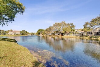 1025 NW 105th Way in Plantation, FL - Foto de edificio - Building Photo