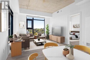 1376 Carling Ave in Ottawa, ON - Building Photo