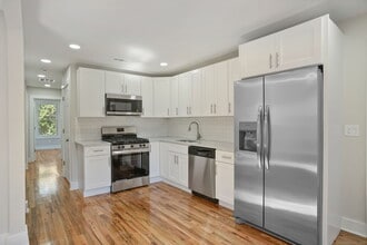 10 Perry Hill Rd in Shelton, CT - Building Photo - Building Photo