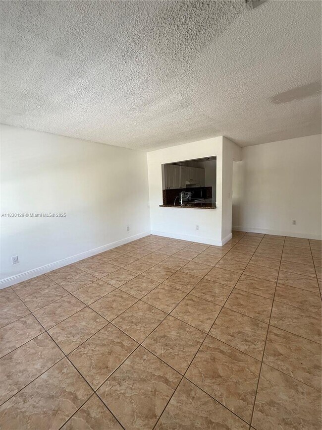 2530 W 67th Pl in Hialeah, FL - Building Photo - Building Photo