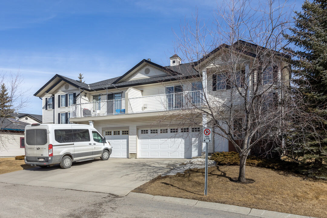 Newport Landing in Calgary, AB - Building Photo