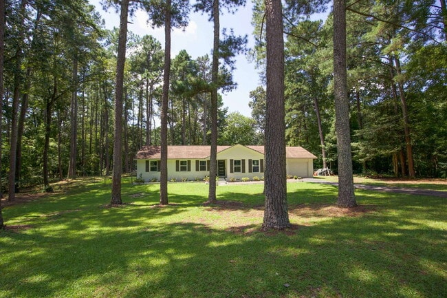 property at 906 N Glenwood Trail