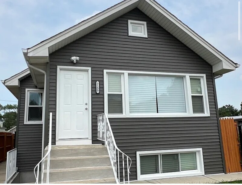 2155 N Mobile Ave in Chicago, IL - Building Photo