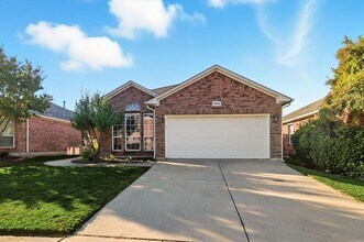 3828 Confidence Dr in Fort Worth, TX - Foto de edificio - Building Photo