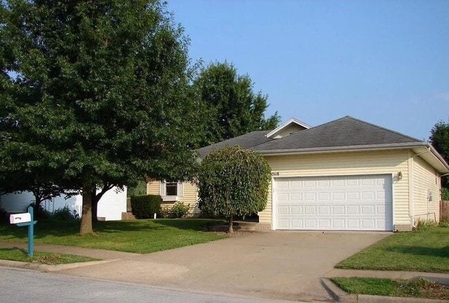 property at 5118 N Graybrooke Dr