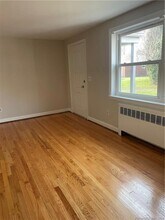 21 Hartford Ave in Newington, CT - Building Photo - Building Photo