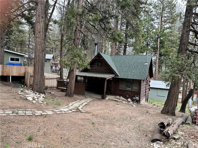 2579 Secret Dr in Running Springs, CA - Building Photo - Building Photo